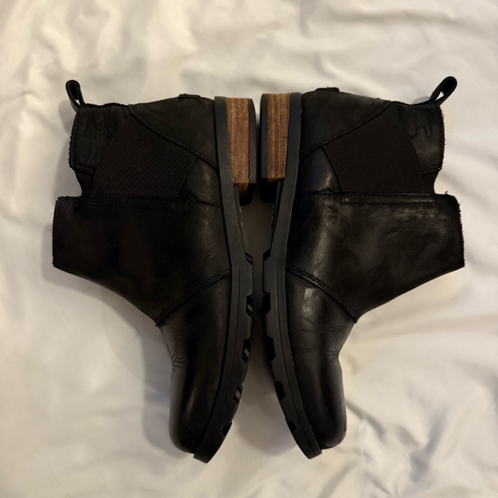 Like New Sorel Emelie I Waterproof Leather Chelsea Boot - Picture 3 of 8